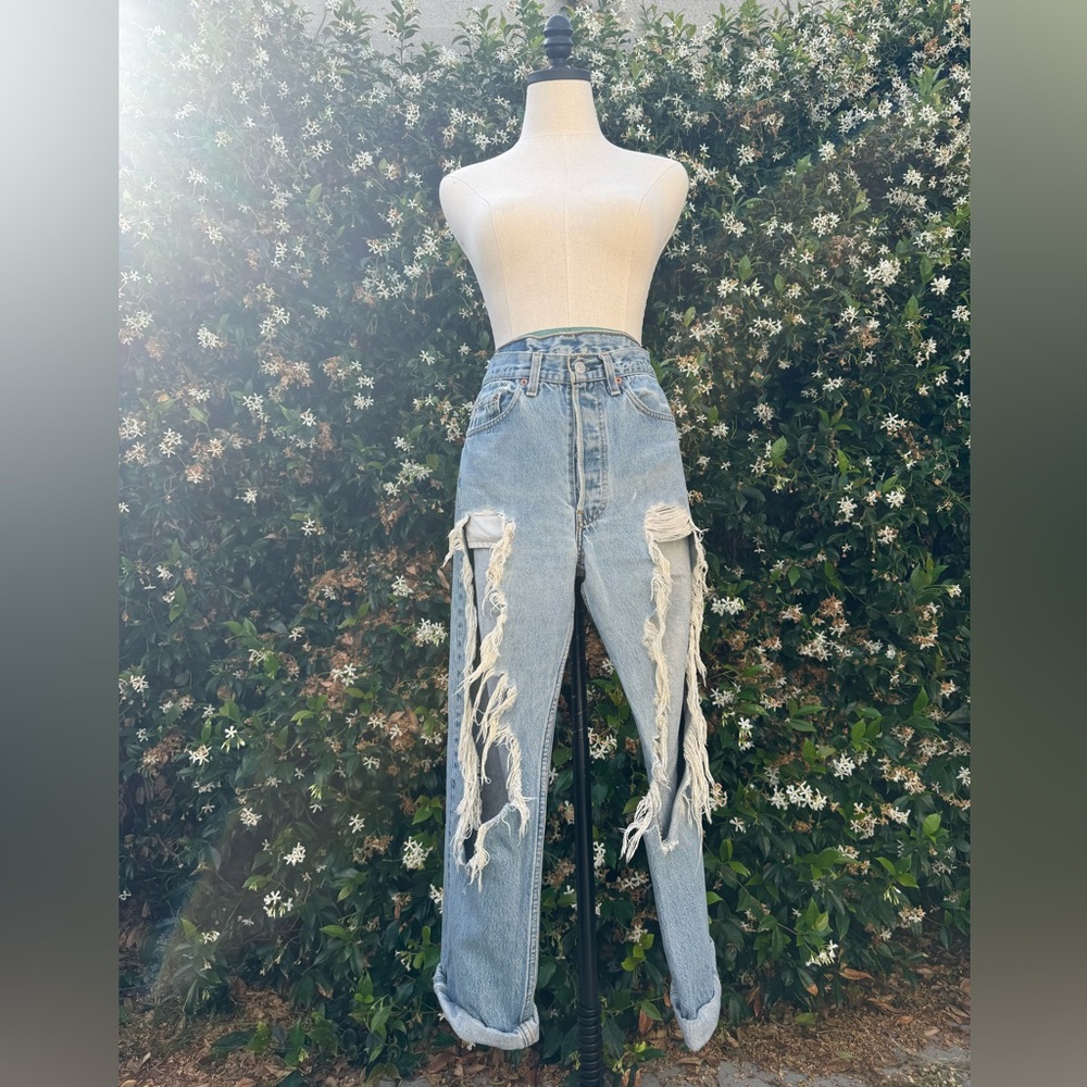 Distressed vintage levis 31W